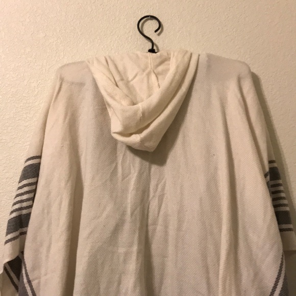 Hooded Poncho - Picture 5 of 5